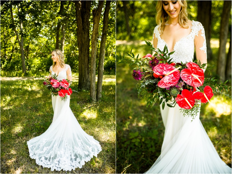 bridal portraits with wild loose and overflowing bouquet