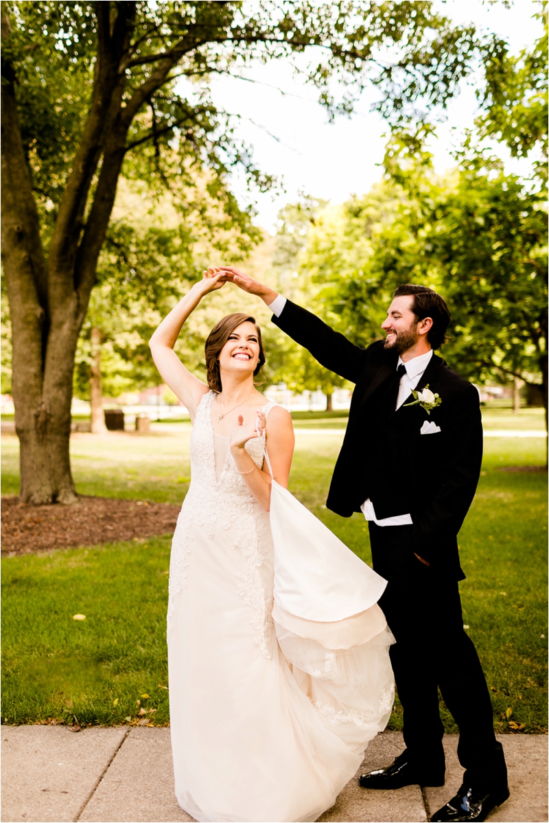 Caitlin and Luke Photography, Illinois Wedding Photographers, Chicago Wedding Photographers, Illinois Husband and Wife Wedding Photography Team_9113.jpg