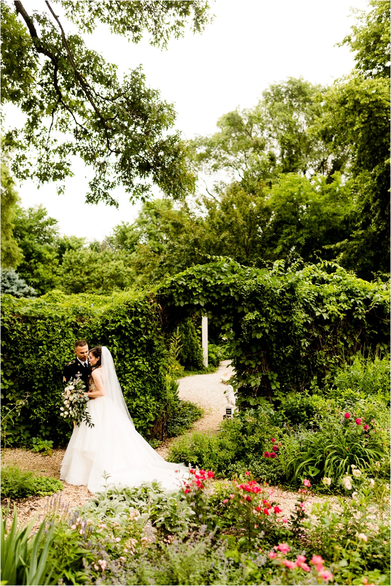 Caitlin and Luke Photography, Illinois Wedding Photographers, Chicago Wedding Photographers, Illinois Husband and Wife Wedding Photography Team_9263.jpg