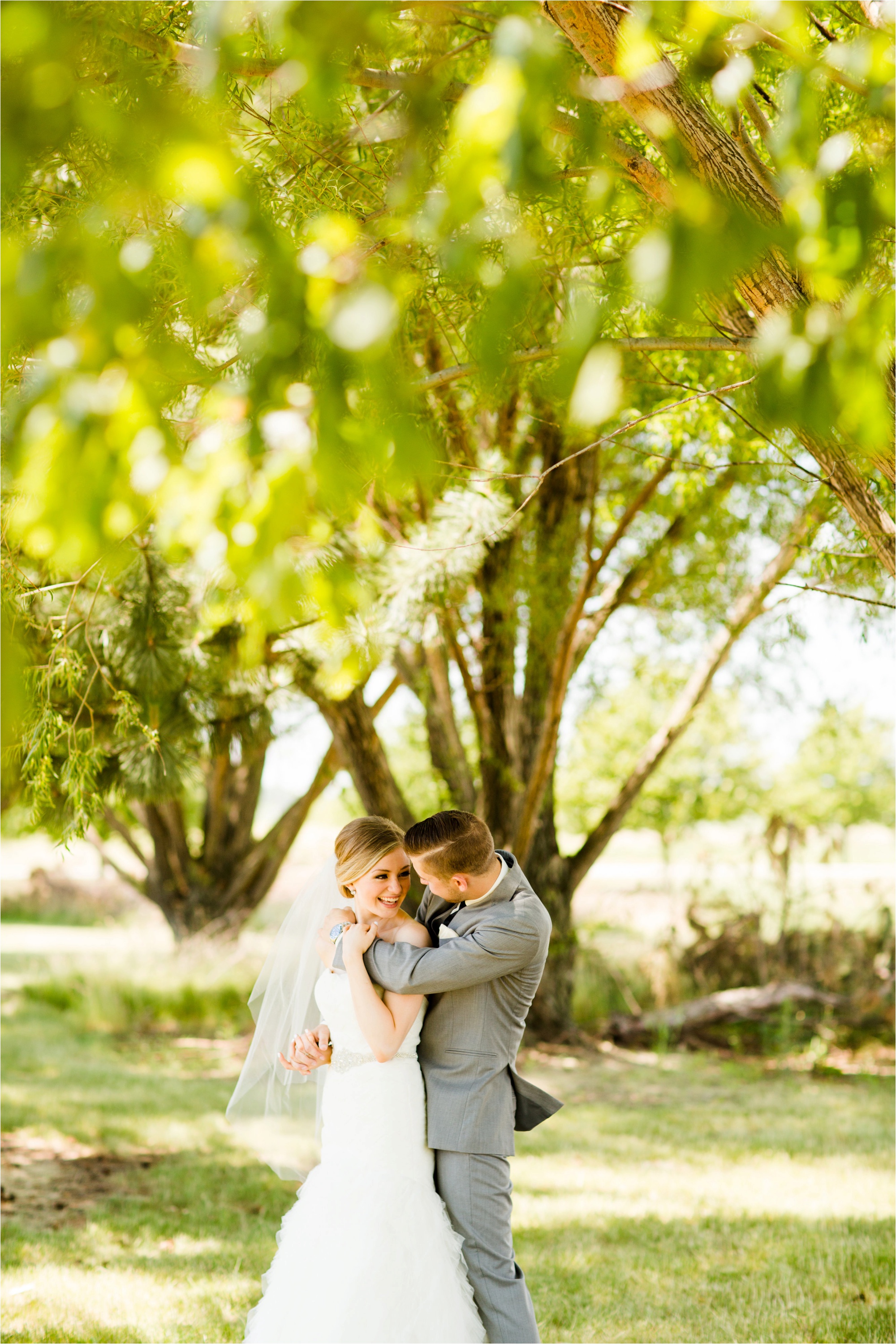 Caitlin and Luke Photography, Bloomington Normal Wedding Photographers, Illinois Wedding Photographers, Illinois Husband and Wife Wedding Photography Team_0284.jpg