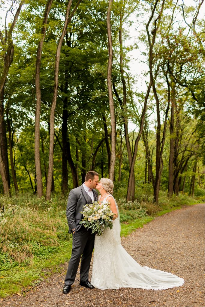 Caitlin and Luke Photography, Timber Pointe Outdoor Center Wedding Photos, Hudson Illinois wedding photographers, Timber Pointe Outdoor Center wedding, Illinois Wedding photographers