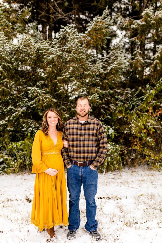 Caitlin and Luke Photography, Fransen Nature Area Maternity Photos, Illinois Maternity photos, winter snow maternity photos