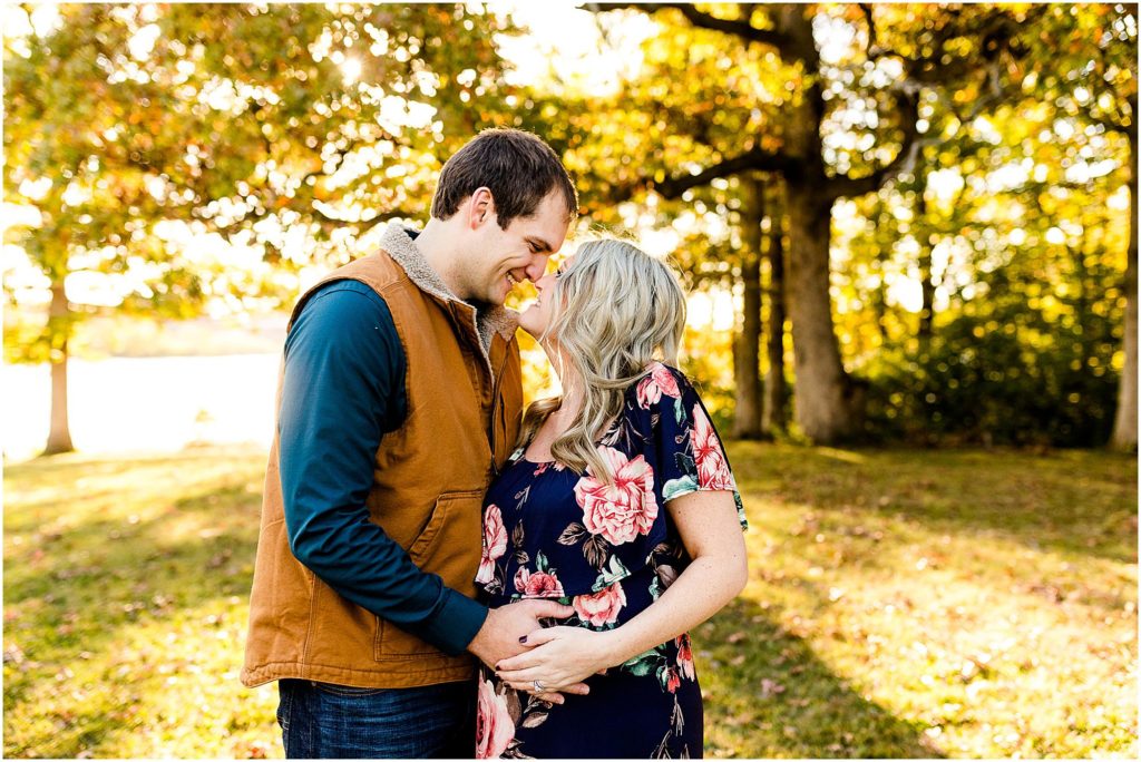 fall Lake Bloomington maternity session with Caitlin and Luke Photography, IL maternity photographers, Bloomington IL Maternity photographers