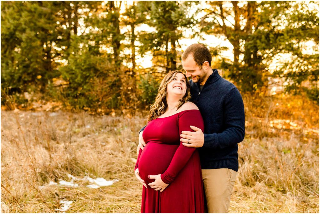 winter Fransen Nature Area maternity portraits with IL maternity photographers Caitlin and Luke Photography, Illinois maternity portraits