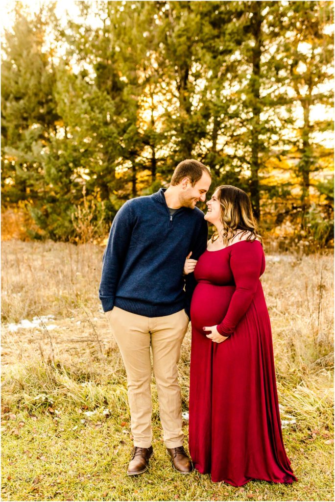 winter Fransen Nature Area maternity portraits with IL maternity photographers Caitlin and Luke Photography, Illinois maternity portraits