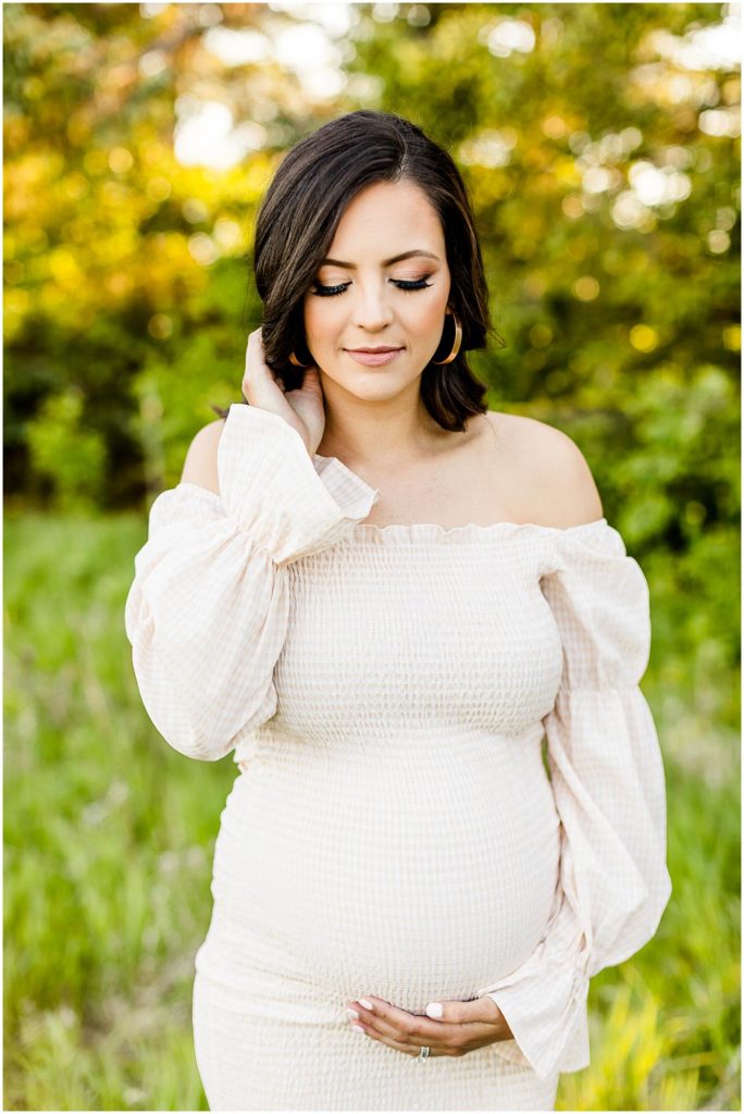 Caitlin-and-Luke-Photography-Ewing-Manor-Vrooman-Mansion—DoubleTree-Wedding-Photos-Bloomington-IL-wedding_1429-1-684x1024 Champaign IL Maternity Photography | Bump Sessions