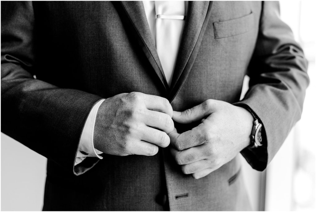 groom prepares for Pear Tree Estate wedding photographed by Champaign Illinois wedding photographers Caitlin and Luke Photography